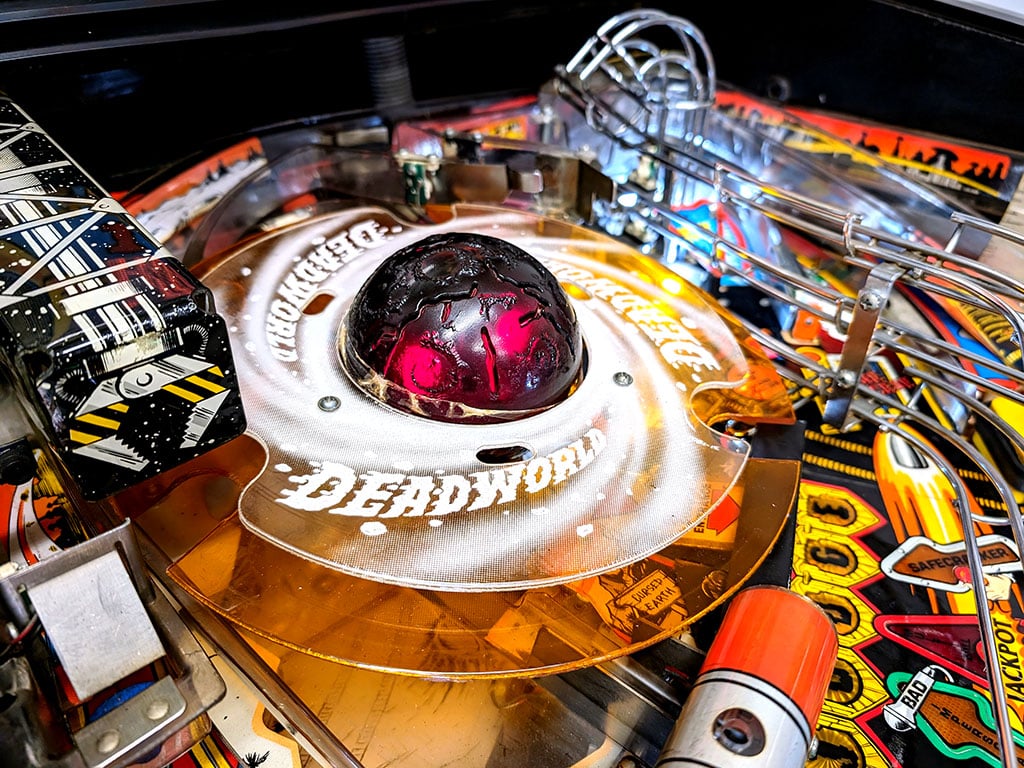 Judge Dredd Pinball Machine - Deadworld